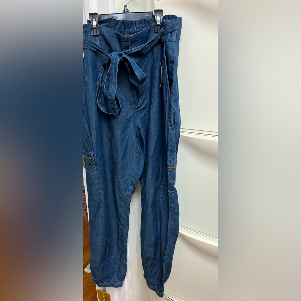 Brand new, w/tag, jean/trouser pant w/waist tie. High waisted and wide legged.